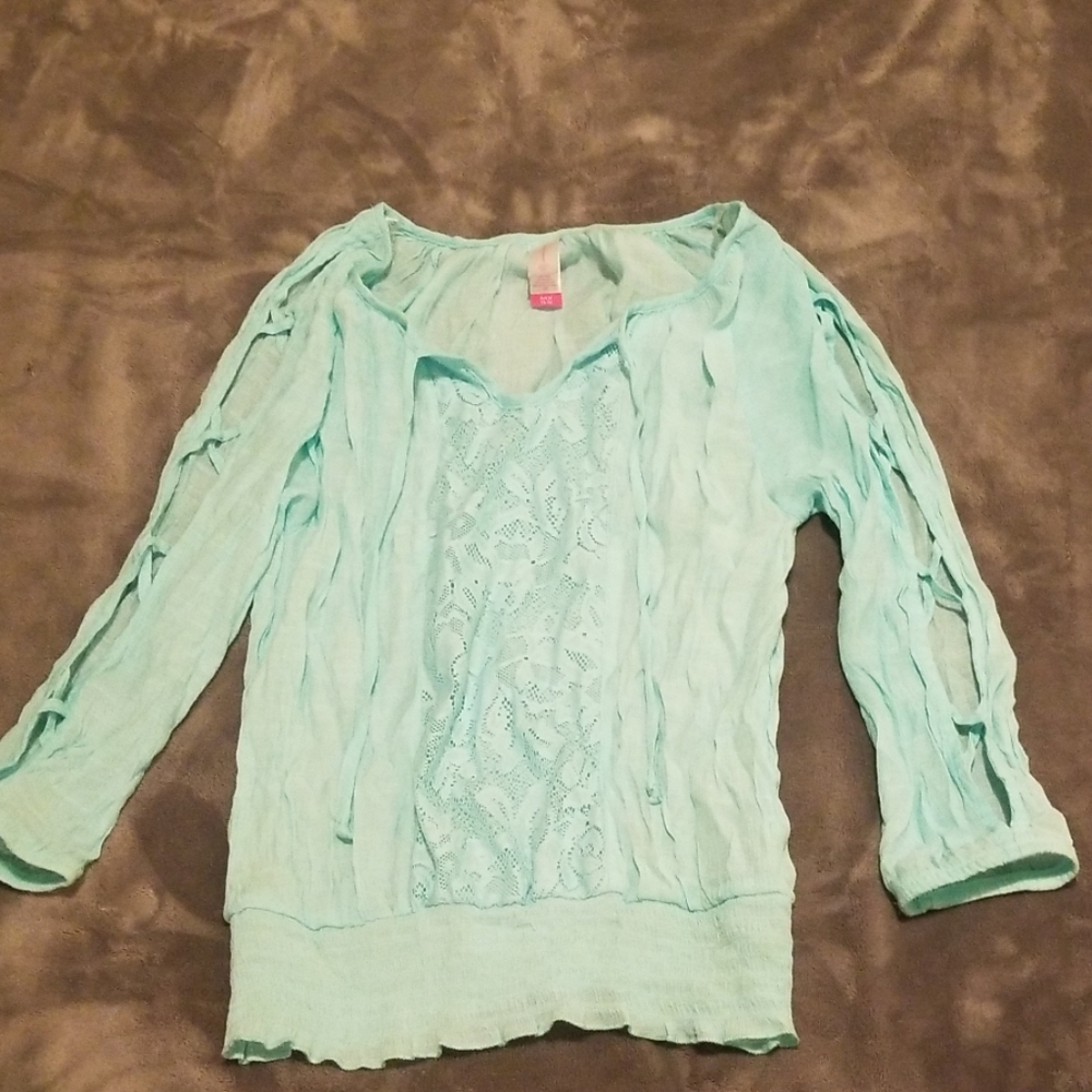 No boundaries top